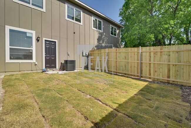 Building Photo - $1630! 3 Bed 2 1/2 Bath home in FORT WORTH!