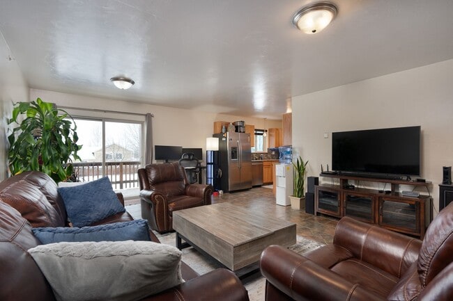 Building Photo - 3 bed 2 bath condo in Belgrade
