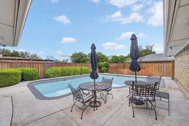 Building Photo - 2501 Bluffton Dr