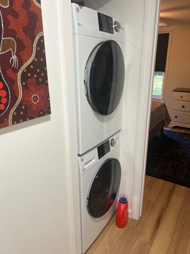 Building Photo - Great location with deeded access to Bauneg Beg Pond