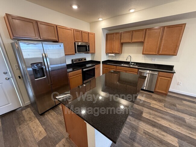 Building Photo - 885 E 98th Ave