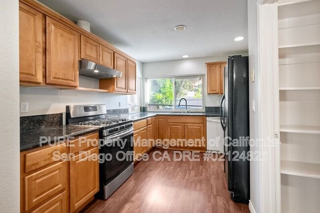 Building Photo - 2253 Raintree Pl