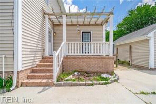 Building Photo - 4 Bed 2.5 Bath Home for Rent!
