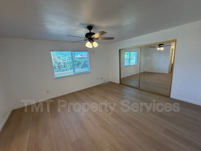 Building Photo - 8583 Fairlawn Ct