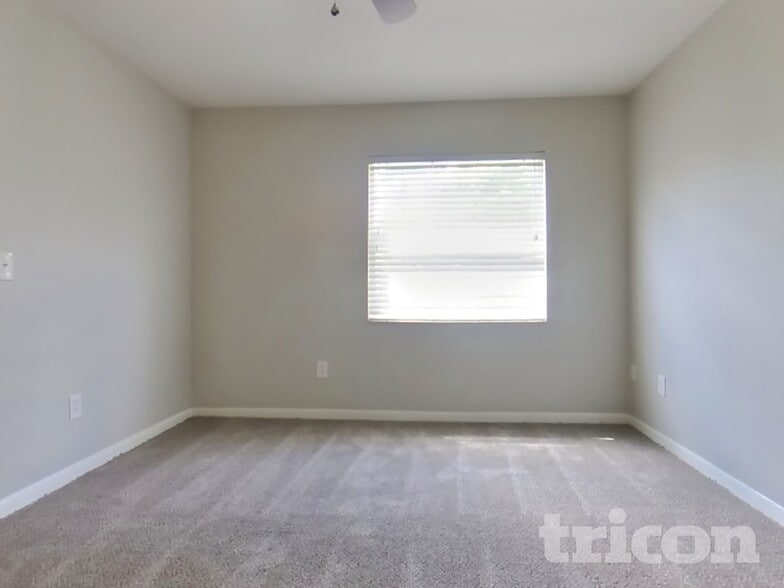 Building Photo - 802 Gullberry Ln