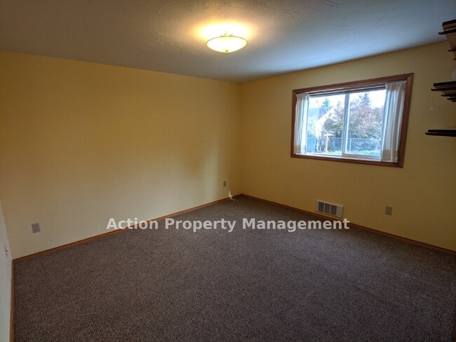 Building Photo - 2 bed + 1 office, 2 bathrooms, in Sequim