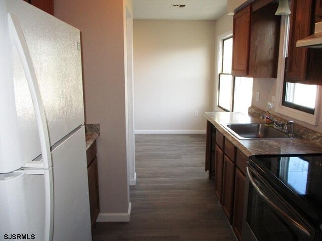Building Photo - 14 Galleon Ct