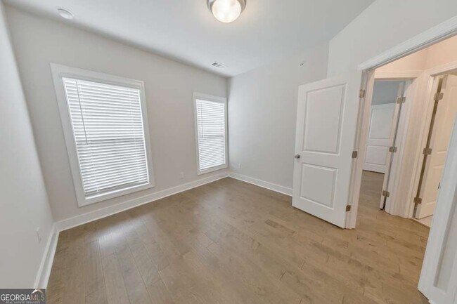 Building Photo - 413 Bishop Ln