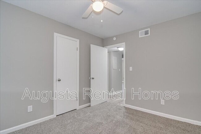 Building Photo - 170 Conifer Dr