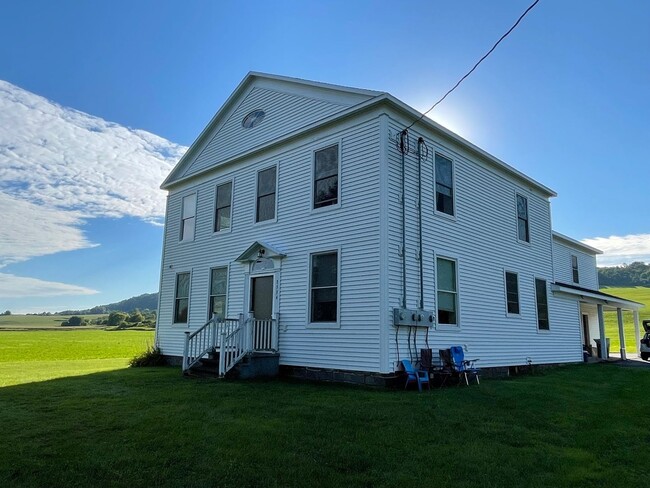 Building Photo - Big Stuff House