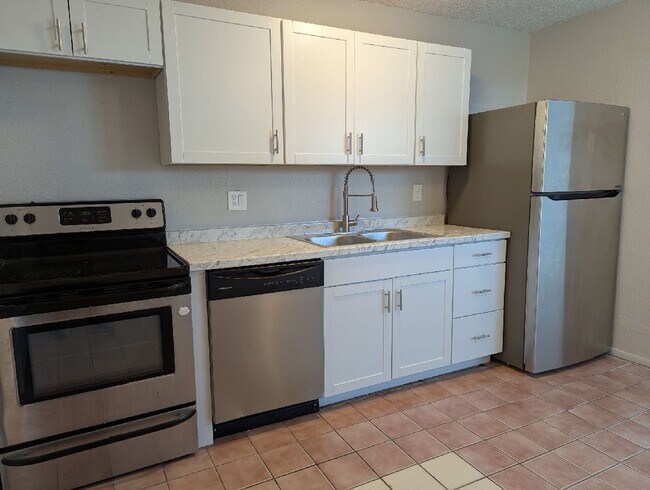Building Photo - Move in Special half off first months rent - Lovely 3 bed 2 bath duplex