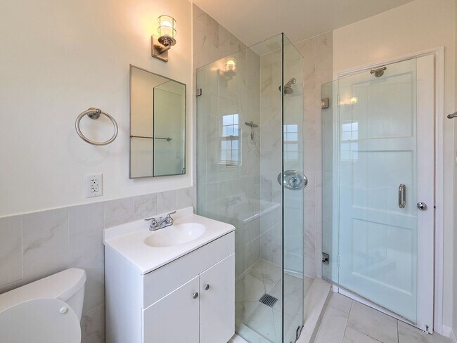Building Photo - Charming Studio - Prime Los Feliz Location!
