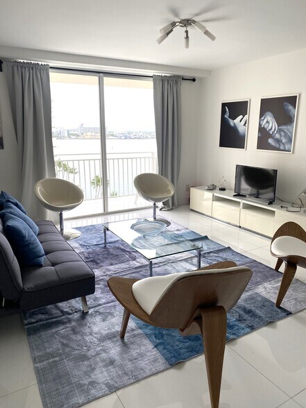 Building Photo - 770 Claughton Island Dr