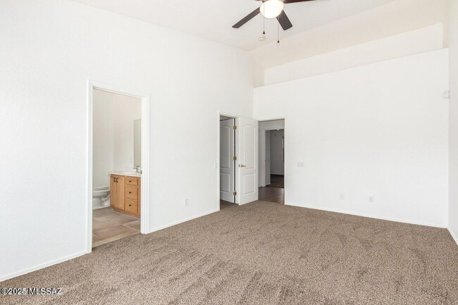 Building Photo - 9162 N Treasure Mountain Dr