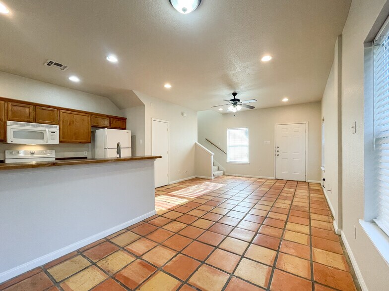 Building Photo - 506 3rd St