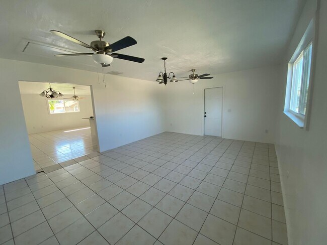 Building Photo - FULLY RENOVATED and spacious 4-bedroom, 2-...