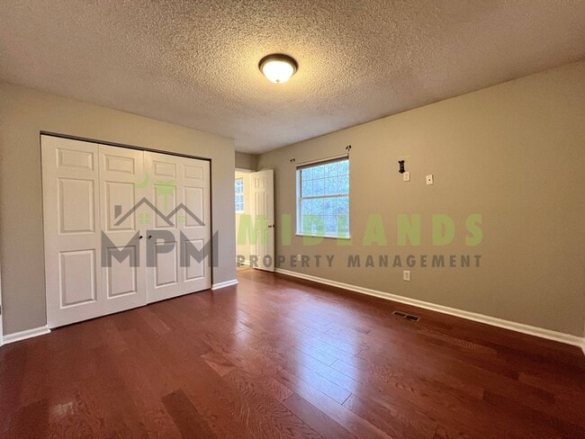 Building Photo - 844 Bentley Dr