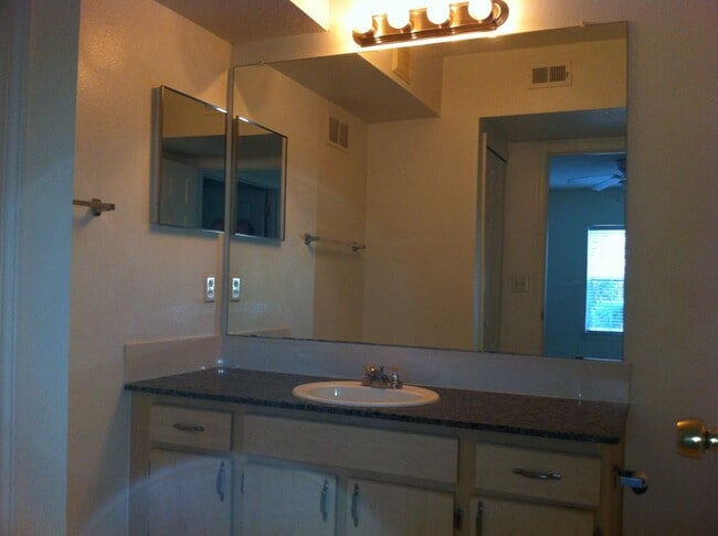 Building Photo - 738 Crest Pines Dr