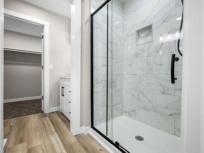 Building Photo - Perfect Family Home in Bolivar