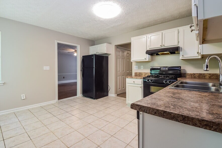Building Photo - 5543 Dorsett Shoals Rd