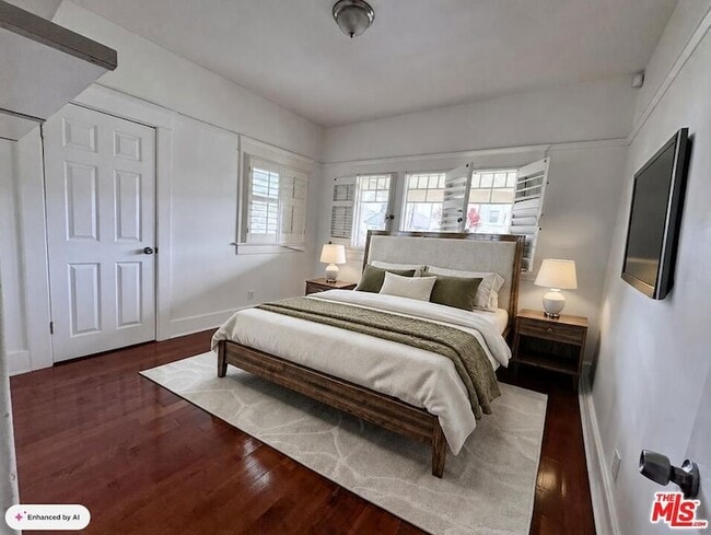 Building Photo - 4613 S Van Ness Ave