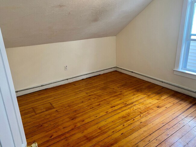 Building Photo - 118 Seabury St