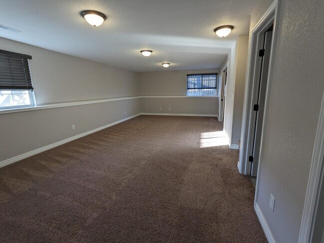 Building Photo - 715 Cherrywood Cir