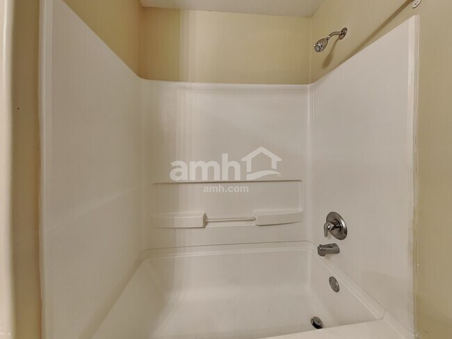 Building Photo - 2 Ristona Dr