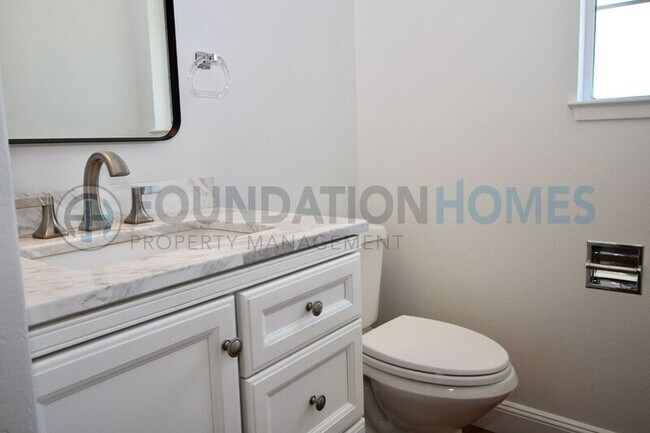 Building Photo - 742 McClay Rd