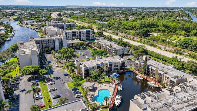 Building Photo - 11 Royal Palm Way