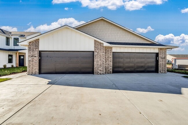 Building Photo - Fox Creek- Holly Plan