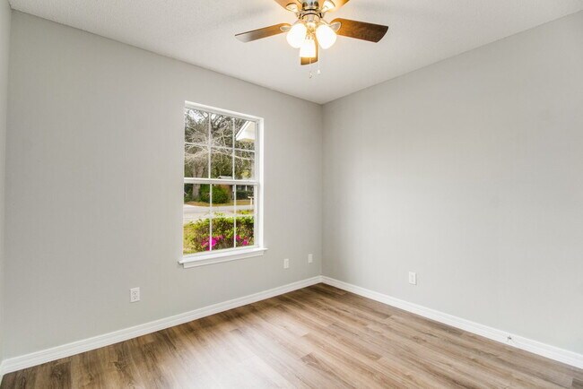 Building Photo - 1015 Sable Dr