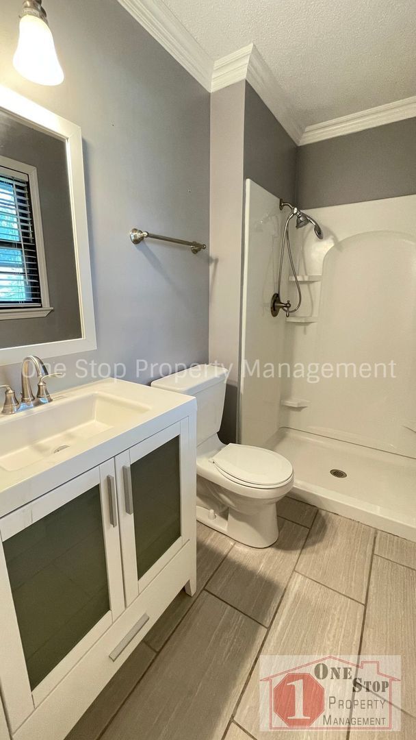 Building Photo - 3 Bedroom, 2 Bathroom in Lee's Summit!