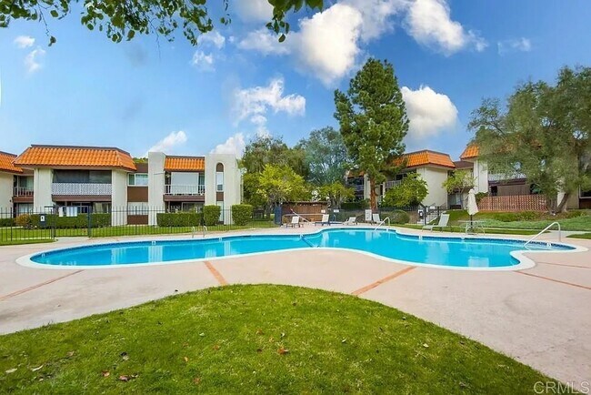Building Photo - Fully Remodeled 2BR Condo with Designer Fi...