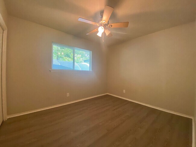 Building Photo - Brookside