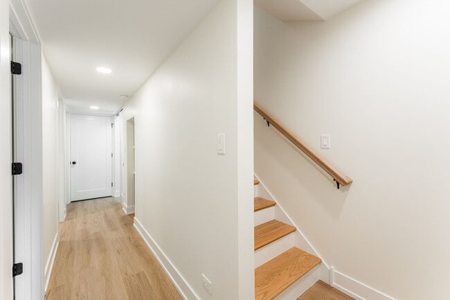 Building Photo - 1954 N Sheffield Ave