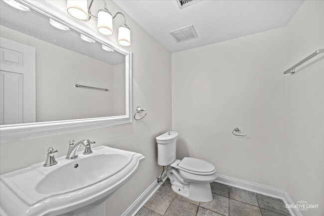 Building Photo - 1333 Briarwood Dr