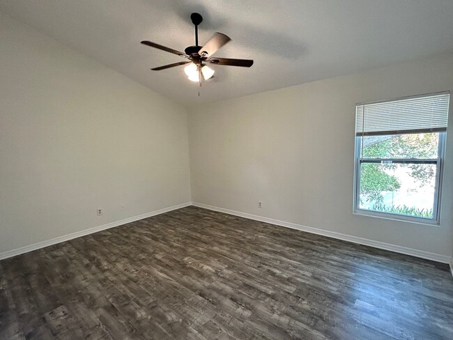 Building Photo - Two story 2 bed 1.5 bath home with brand n...