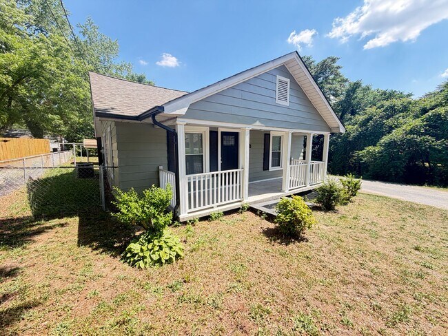 Building Photo - Fully Renovated 2-Bed Charmer on a Spacious Corner Lot – Near Downtown!