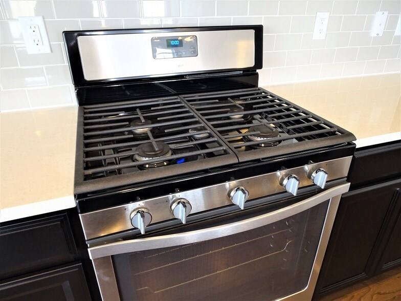 Building Photo - 320 Mayer Pl