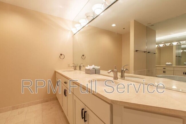 Building Photo - 110 31st Ave N