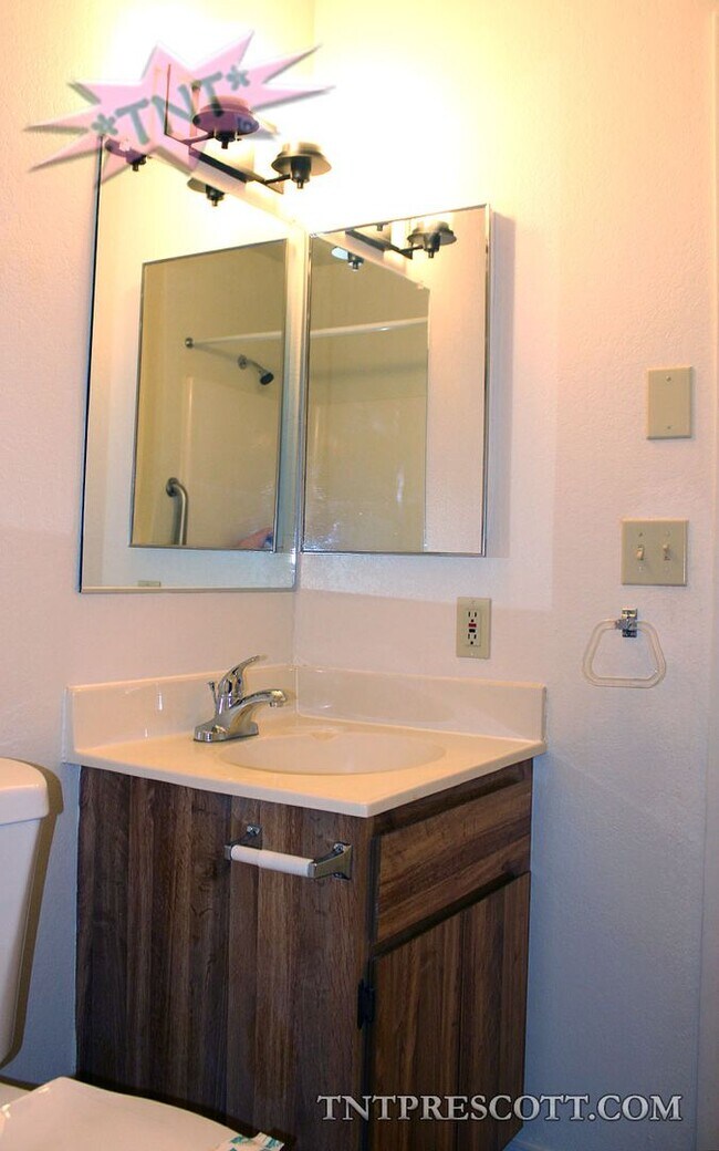 Building Photo - 1430