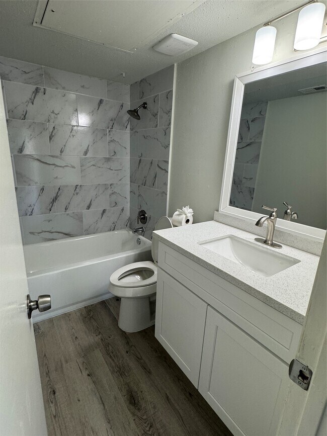 Building Photo - 10555 Turtlewood Ct