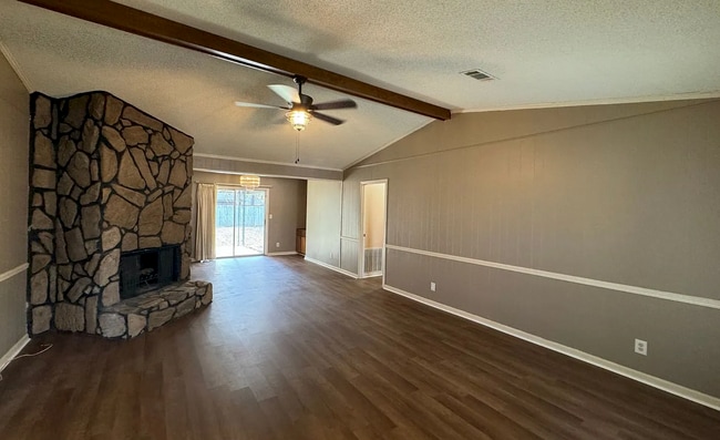 Building Photo - 654 Mayflower Dr