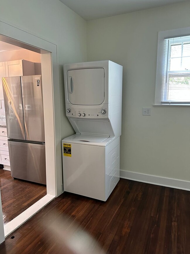 Building Photo - Three bedroom, three bath house in West End!