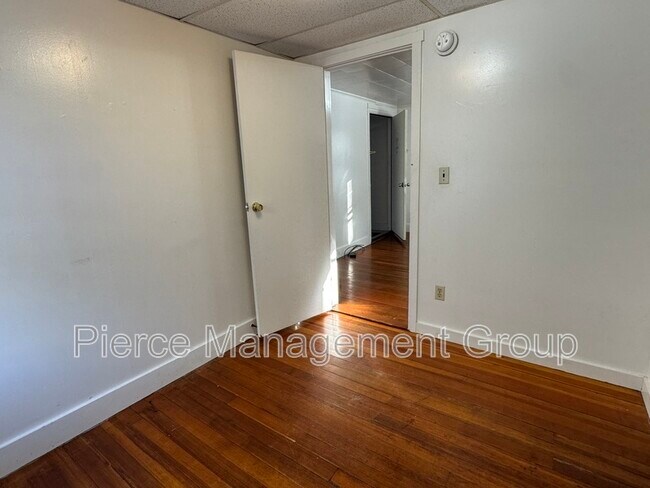 Building Photo - 120 Elm St