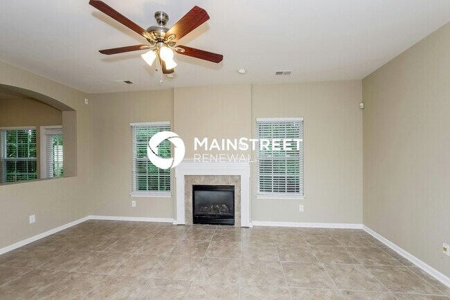 Building Photo - 4 Bedroom Pet-Friendly Home in Charlotte, NC with Main Street Renewal