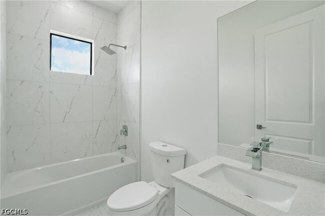Building Photo - 472 Rajah St