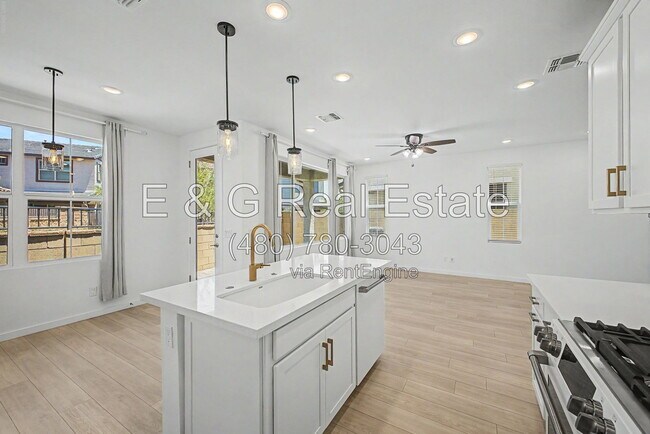 Building Photo - 2771 S Chippewa Dr