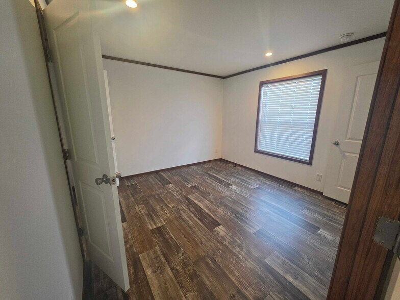 Building Photo - 73 Meggan Dr